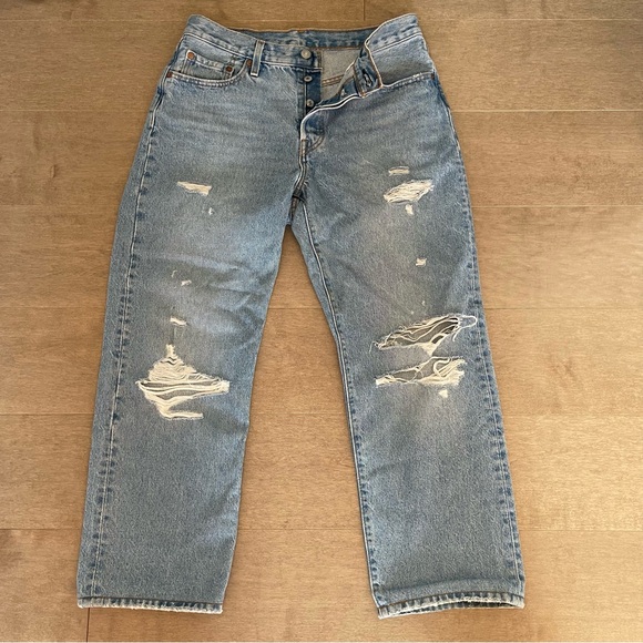 Levis 501 Button Up Ripped Jeans - Picture 3 of 6